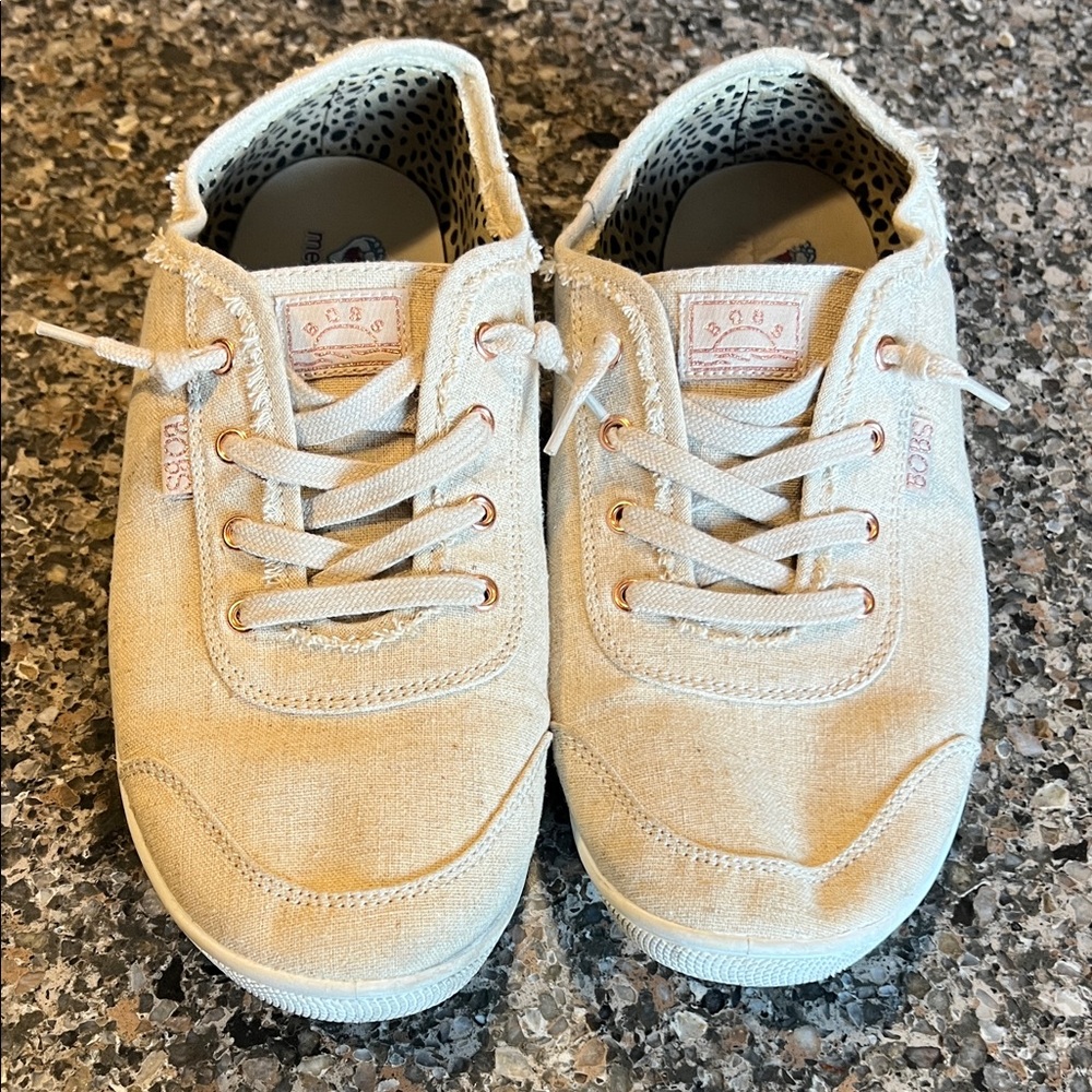 BOBS by Sketchers Women’s Slip-on cream / Tan Sneakers